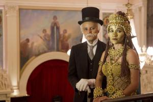 Os personagens Ruy Barbosa e deusa Têmis apresentam o ¿Por dentro do Palácio¿ (Foto: Marcelo Carnaval)