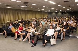 Plateia assiste à palestra. (Foto: Alexandre Moreira)