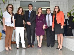 As juízas Regina Chuquer e Alessandra Bilac; o Chefe de Polícia, Fernando Veloso; a corregedora-geral, des. Maria Augusta Vaz; o delegatário do 9º RCPN, Alaor Mello; e a juíza Ana Lúcia Vieira do Carmo (Foto: Raquel Rocha)
