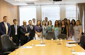 Juízes, promotores e servidores durante a reunião para melhoria dos projetos (Foto: Divulgação)