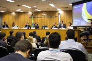 Palestrantes debateram sobre a regra 40, que consiste em proibir publicidade fora e dentro das arenas durante as Olimpíadas, além de impedir que qualquer competidor, treinador ou funcionário use seu nome ou imagem para fins lucrativos (Fotos: Brunno Dantas/TJRJ)