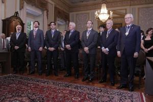Os sete homenageados pelo TCM-RJ com o  Colar do Mérito Ministro Victor Nunes Leal