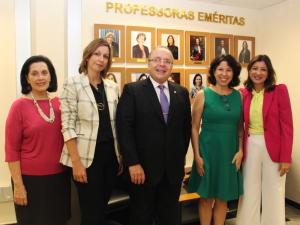 A presidente da ONG CEPIA e professora da EMERJ, Leila Linhares Barsted; a promotora de Justiça do Estado do Rio de Janeiro, Andréa Rodrigues Amin; o diretor-geral da EMERJ, desembargador Ricardo Rodrigues Cardozo; a professora de Direitos Humanos Márcia Bernardes; e a juíza e presidente do Fórum Permanente de Violência Doméstica, Familiar, de Gênero e Idoso da EMERJ, Adriana Ramos de Mello