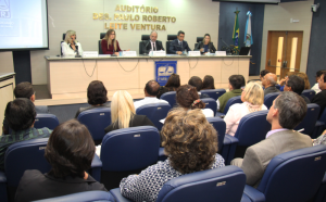 A mesa de debates do Fórum de Práticas Restaurativas: objetivo do encontro foi discutir os avanços da mediação nas causas de família