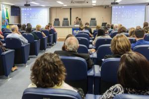 O desembargador Cesar Cury ministrou a aula inaugural do Curso de Formação de Mediadores