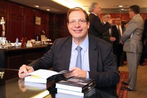 O ministro do STJ, Luis Felipe Salomão, lançou as novas edições dos livros sobre 'Arbitragem e Mediação' e 'Recuperação Judicial'