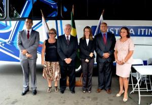 Geraldo Aymoré Junior, Chefe de Gabinete da CGJ; o Prefeito de Quatis, José Laerte e sua esposa; a Juíza Responsável pelo projeto em Quatis, Dra. Priscila Dicki; o Juiz Diretor do 5° NUR, Dr. Alexandre Pontual e Marinete Tani, do DEAPE.
