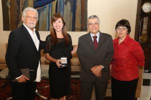 O presidente da ABI, Domingos Meirelles; a jornalista Sofia Cerqueira; o presidente Milton Fernandes de Souza e a desembargadora Ana Maria de Oliveira
