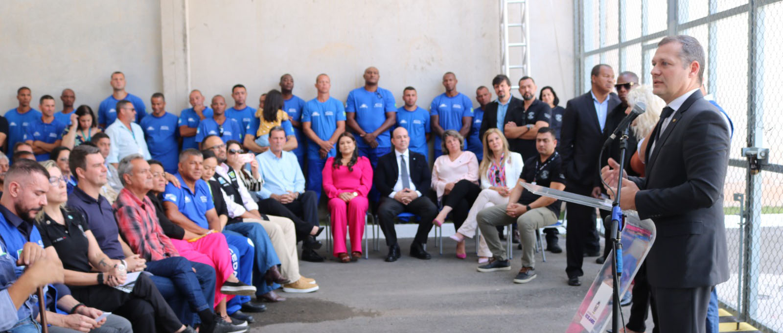 juiz Marvin Moreira, da 1ª Vara Cível de Resende, fala na solenidade de inauguração do projeto na Penitenciária Luís Fernandes Bandeira Duarte